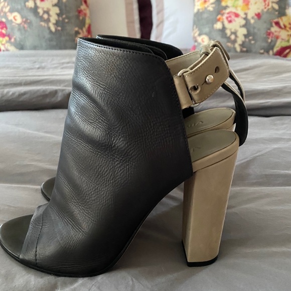 Vince Addison Block Heel Sandals - Picture 3 of 8